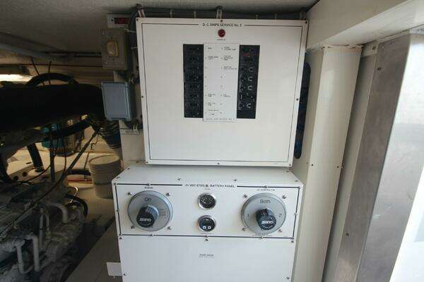 Hatteras 60 Convertible Yacht For Sale