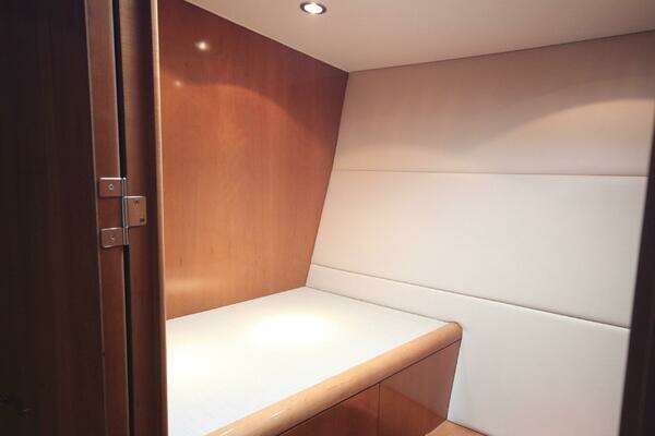 Hatteras 60 Convertible Yacht For Sale