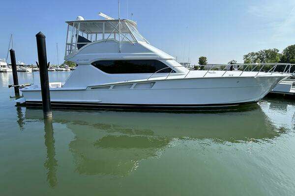 Hatteras 60 Convertible Yacht For Sale