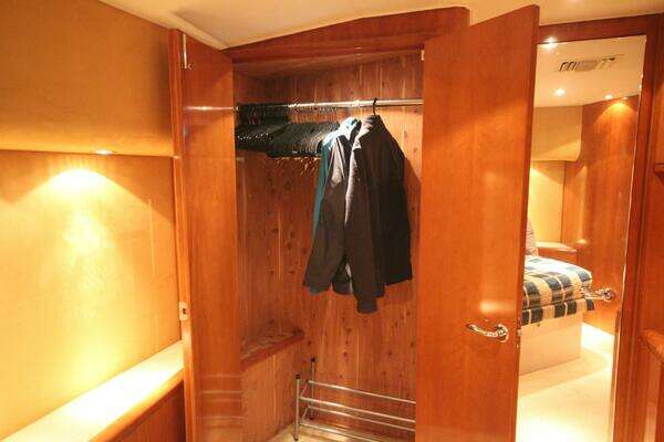 Hatteras 60 Convertible Yacht For Sale