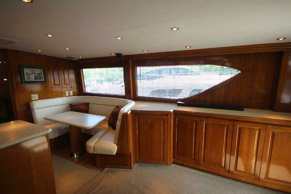 Hatteras 60 Convertible Yacht For Sale