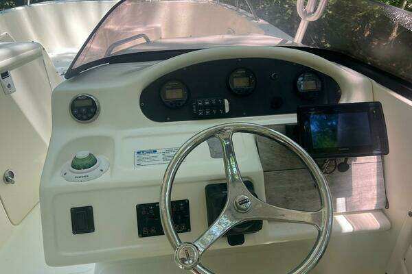 Photo of the 2007 World Cat 270 SD