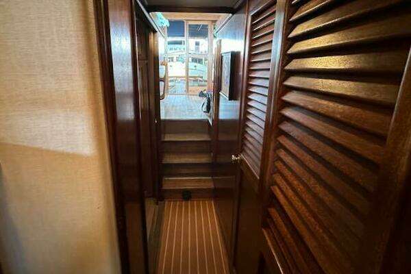 Egg Harbor 36 Yacht For Sale