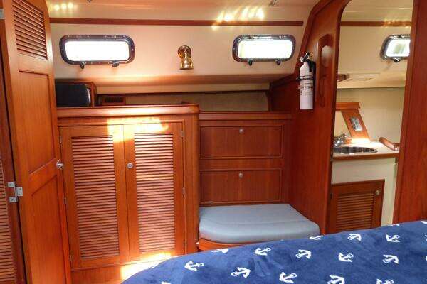 Island Packet 420 Yacht For Sale