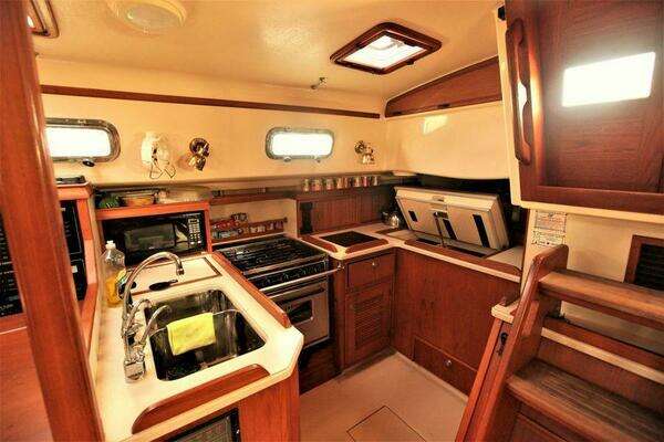 Island Packet 420 Yacht For Sale