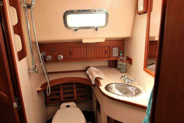 Island Packet 420 Yacht For Sale