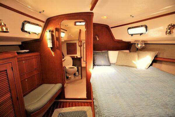 Island Packet 420 Yacht For Sale
