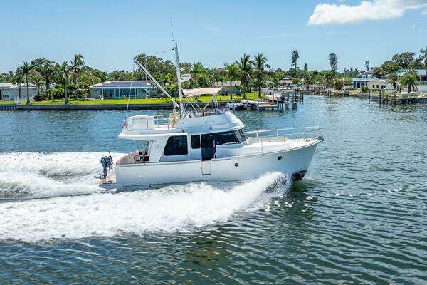 Beneteau Swift Trawler 34 Yacht For Sale
