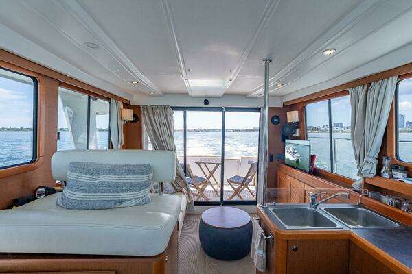Beneteau Swift Trawler 34 Yacht For Sale