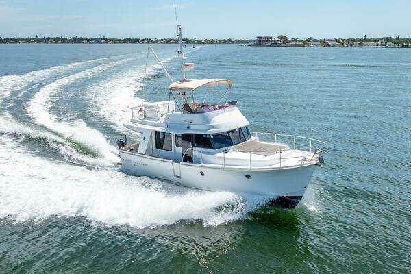 Beneteau Swift Trawler 34 Yacht For Sale