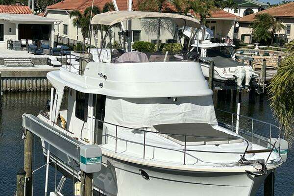 Beneteau Swift Trawler 34 Yacht For Sale