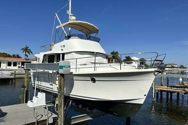 Beneteau Swift Trawler 34 Yacht For Sale