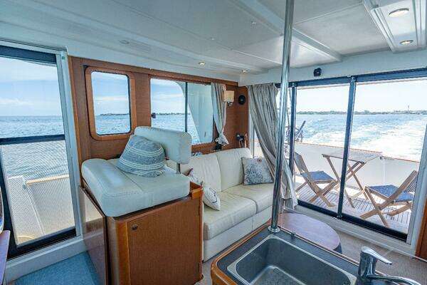 Beneteau Swift Trawler 34 Yacht For Sale