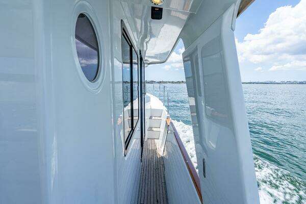 Beneteau Swift Trawler 34 Yacht For Sale