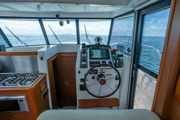Beneteau Swift Trawler 34 Yacht For Sale