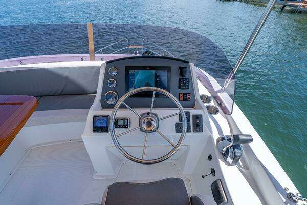 Beneteau Swift Trawler 34 Yacht For Sale