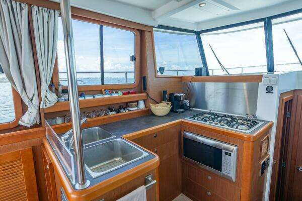 Beneteau Swift Trawler 34 Yacht For Sale