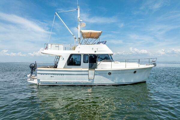 Beneteau Swift Trawler 34 Yacht For Sale