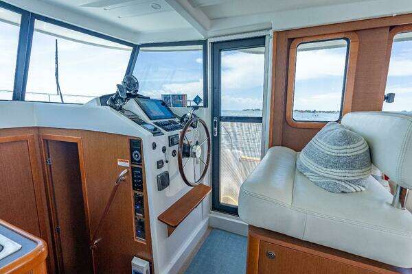 Beneteau Swift Trawler 34 Yacht For Sale