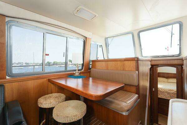 Mainship 400 Trawler Yacht For Sale