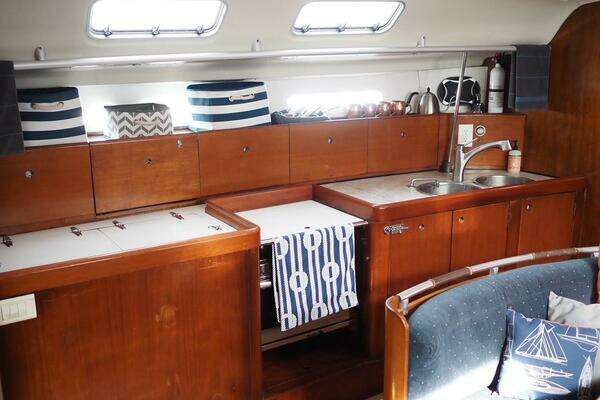 Photo of the 1991 Beneteau 45f5