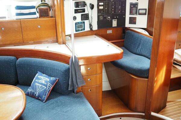 Photo of the 1991 Beneteau 45f5