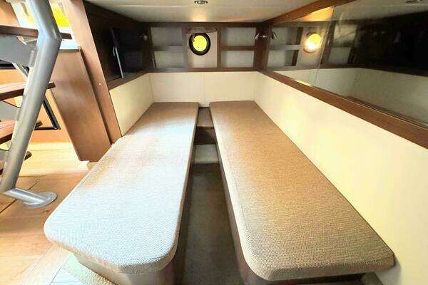 Sea Ray 350 Sundancer Yacht For Sale