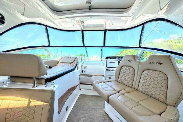 Sea Ray 350 Sundancer Yacht For Sale