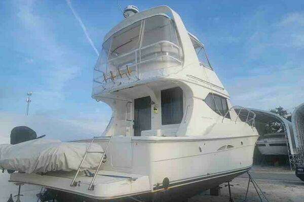 Photo of the 2005 Silverton 34c "Sub-Lime"