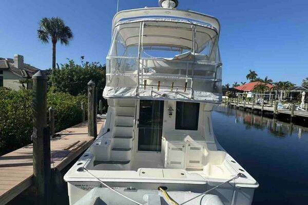 Photo of the 2005 Silverton 34c "Sub-Lime"