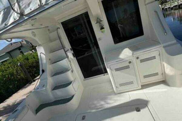 Photo of the 2005 Silverton 34c "Sub-Lime"