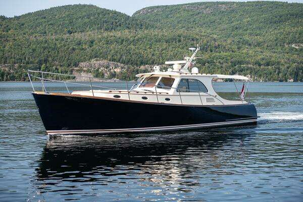 Hinckley Talaria 44 Express Yacht For Sale