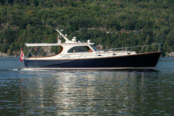 Hinckley Talaria 44 Express Yacht For Sale