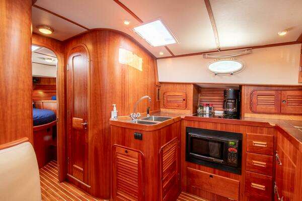 Hinckley Talaria 44 Express Yacht For Sale
