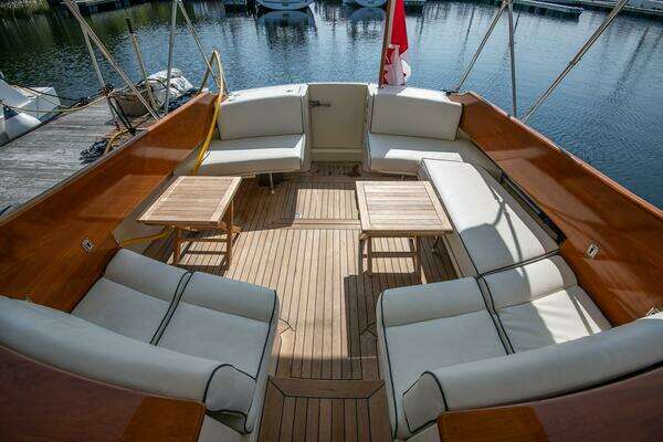 Hinckley Talaria 44 Express Yacht For Sale