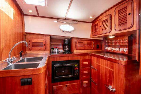 Hinckley Talaria 44 Express Yacht For Sale