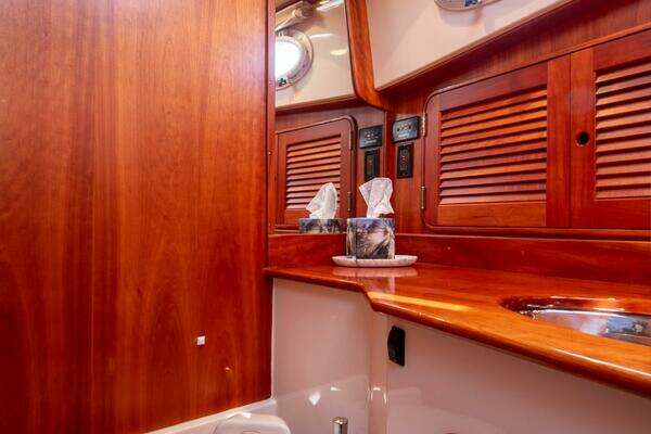 Hinckley Talaria 44 Express Yacht For Sale