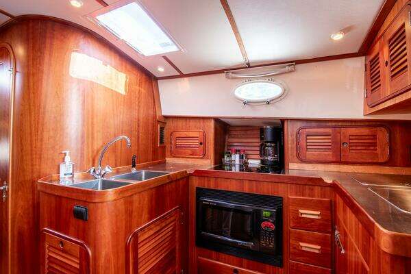 Hinckley Talaria 44 Express Yacht For Sale