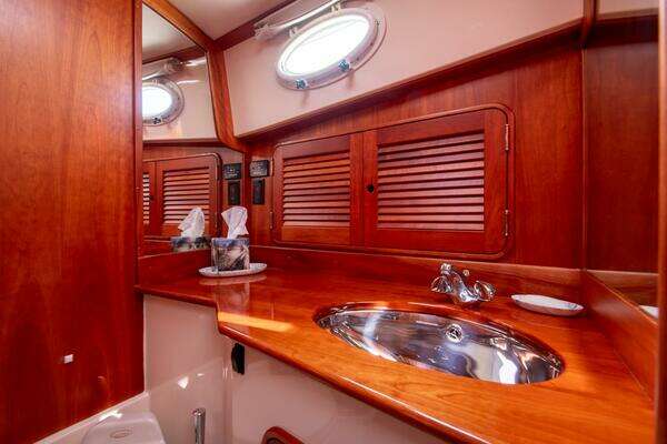 Hinckley Talaria 44 Express Yacht For Sale