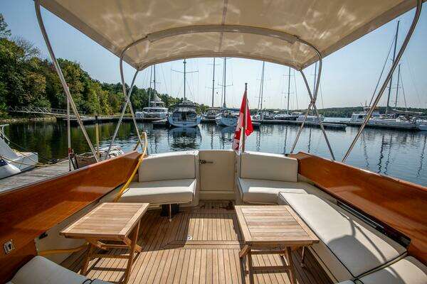 Hinckley Talaria 44 Express Yacht For Sale