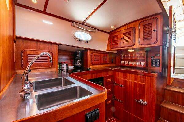 Hinckley Talaria 44 Express Yacht For Sale