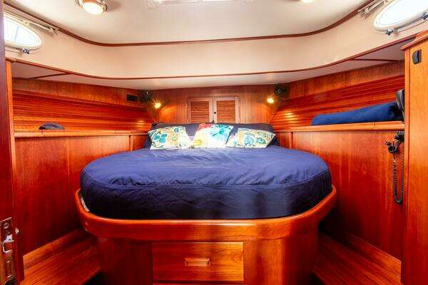 Hinckley Talaria 44 Express Yacht For Sale