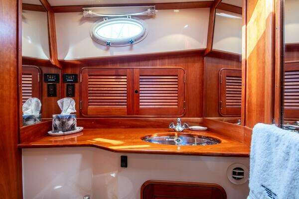 Hinckley Talaria 44 Express Yacht For Sale