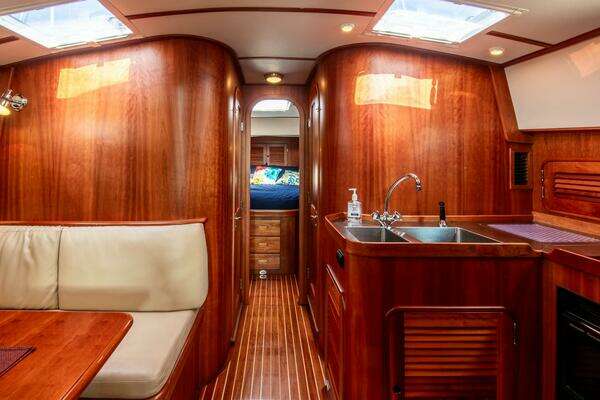 Hinckley Talaria 44 Express Yacht For Sale