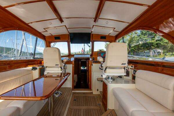 Hinckley Talaria 44 Express Yacht For Sale