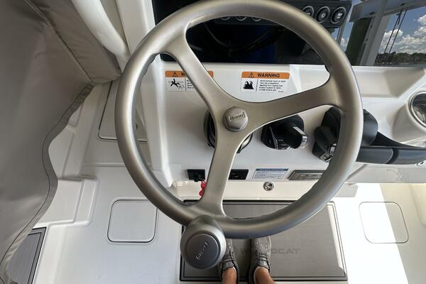 28ft World Cat Yacht For Sale