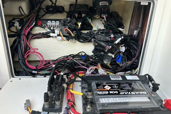 28ft World Cat Yacht For Sale