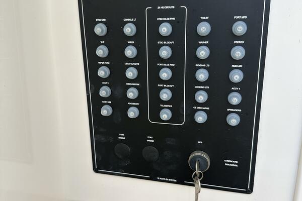 28ft World Cat Yacht For Sale