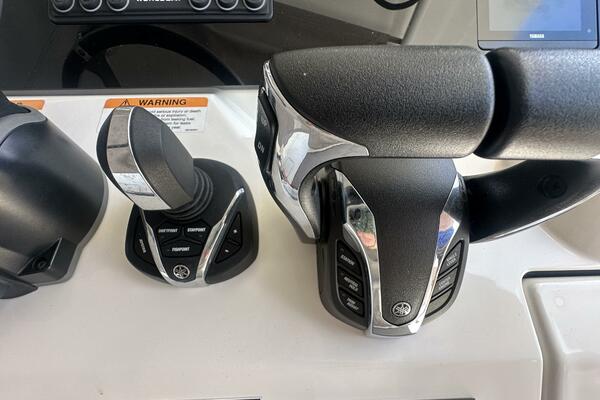 28ft World Cat Yacht For Sale