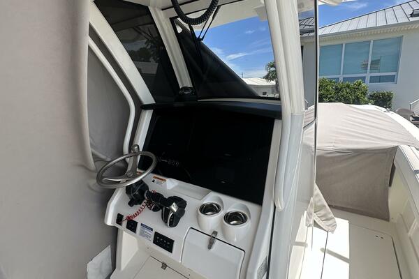 28ft World Cat Yacht For Sale